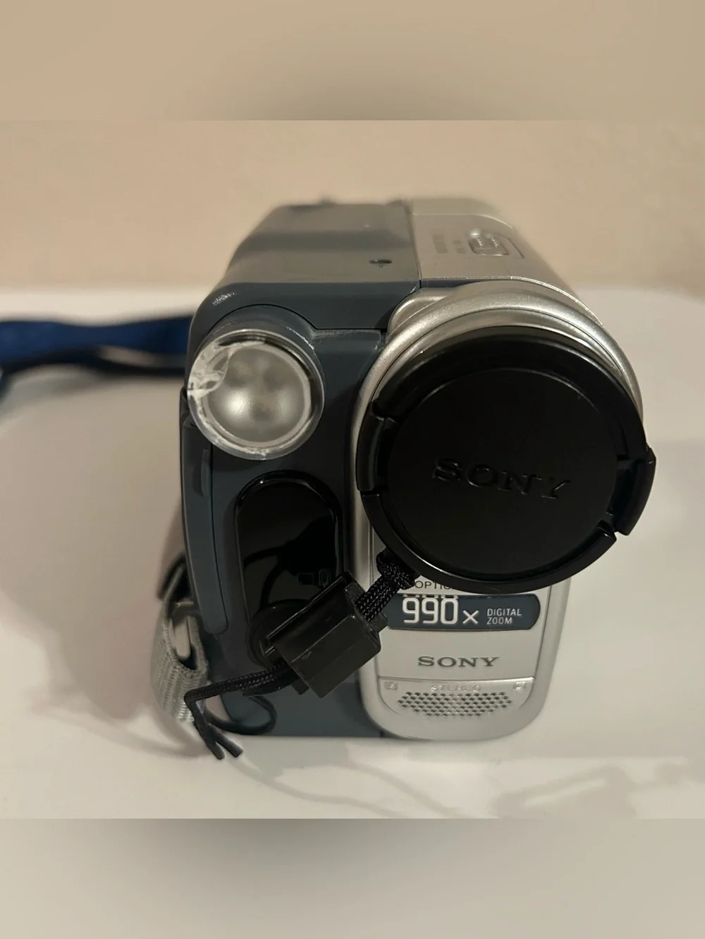 Sony Handycam DCR-TRV260 Digital Zoom Nightshot Camcorder W/some Accessories